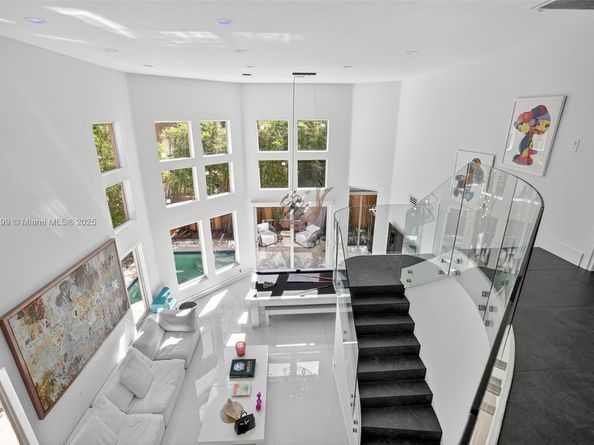 3710 NE 208th Ter, Aventura FL 33180