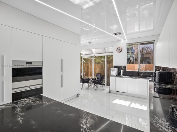 3710 NE 208th Ter, Aventura FL 33180