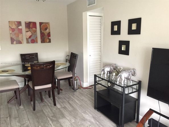 3075 NW 7th St 401, Miami FL 33125