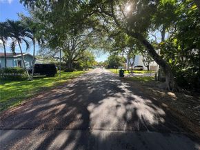 8920 SW 157th St, Palmetto Bay FL 33157