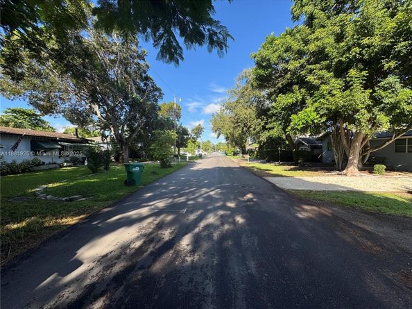 8920 SW 157th St, Palmetto Bay FL 33157