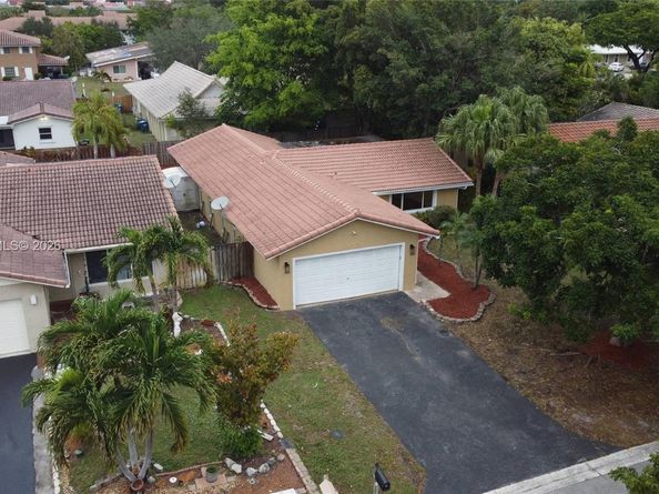 8915 NW 26 Ct, Coral Springs FL 33065