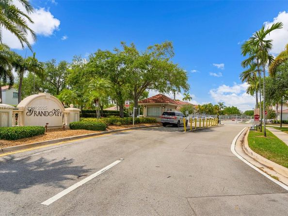 18811 SW 25th Ct, Miramar FL 33029