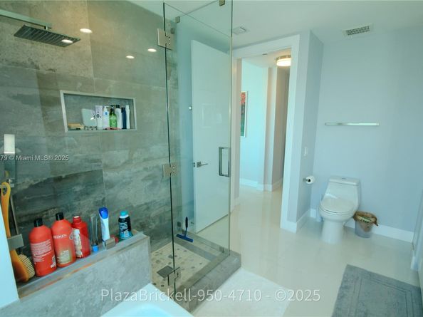 950 Brickell Bay Dr 4710, Miami FL 33131