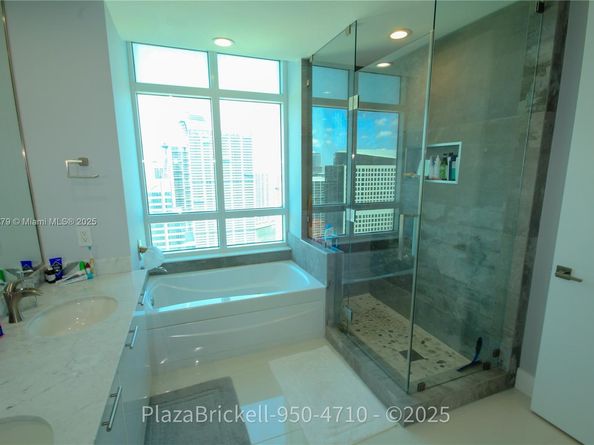 950 Brickell Bay Dr 4710, Miami FL 33131