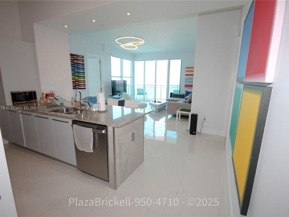 950 Brickell Bay Dr 4710, Miami FL 33131