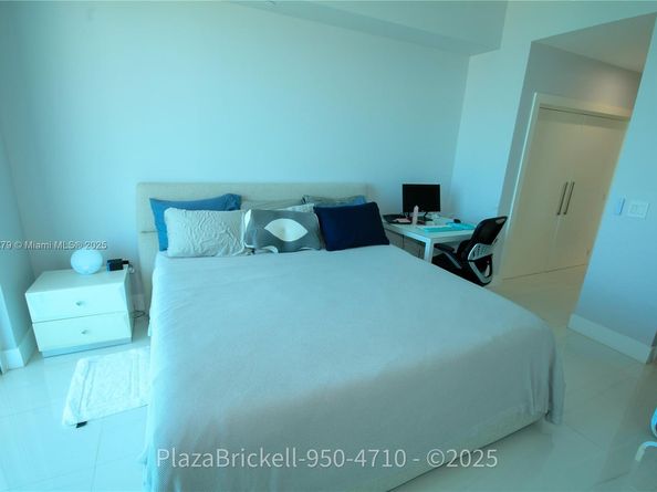 950 Brickell Bay Dr 4710, Miami FL 33131
