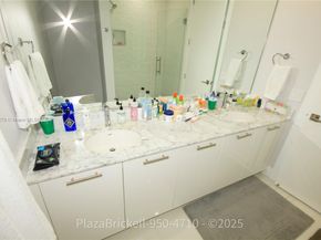 950 Brickell Bay Dr 4710, Miami FL 33131