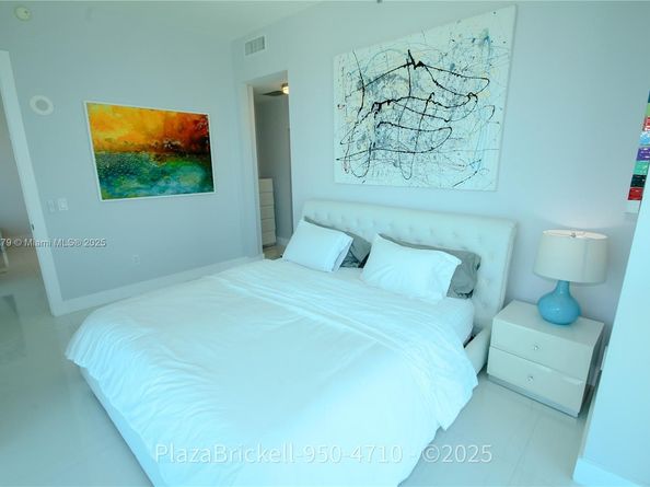 950 Brickell Bay Dr 4710, Miami FL 33131