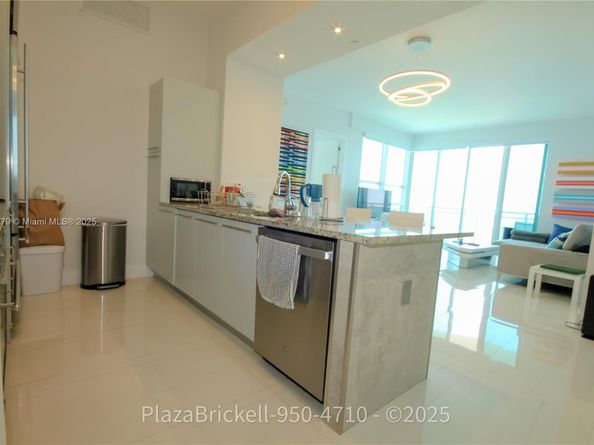 950 Brickell Bay Dr 4710, Miami FL 33131