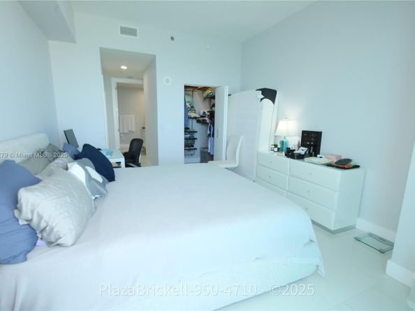 950 Brickell Bay Dr 4710, Miami FL 33131