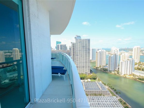 950 Brickell Bay Dr 4710, Miami FL 33131