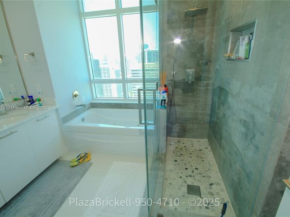 950 Brickell Bay Dr 4710, Miami FL 33131