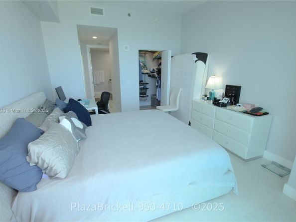 950 Brickell Bay Dr 4710, Miami FL 33131