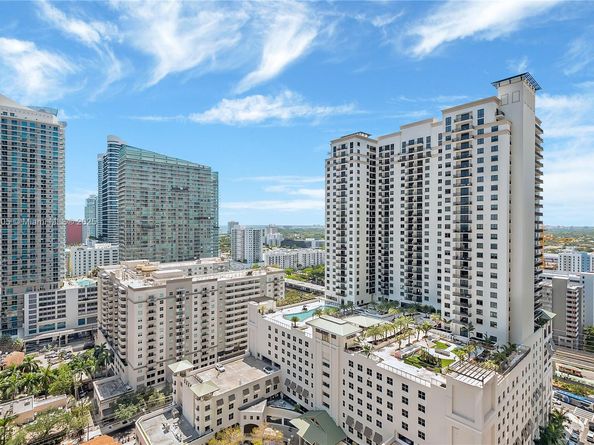 45 SW 9th St 2105, Miami FL 33130