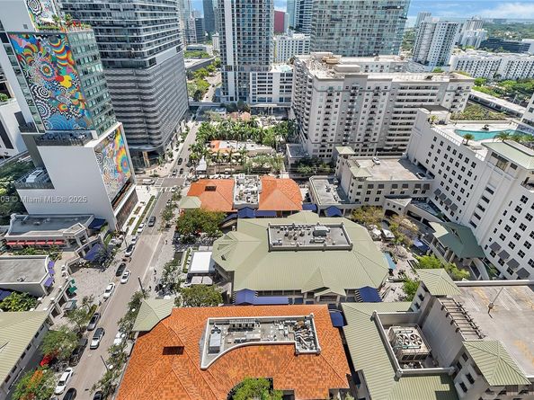 45 SW 9th St 2105, Miami FL 33130