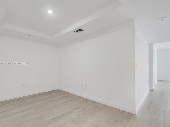 45 SW 9th St 2105, Miami FL 33130