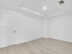 45 SW 9th St 2105, Miami FL 33130