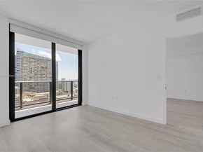 45 SW 9th St 2105, Miami FL 33130