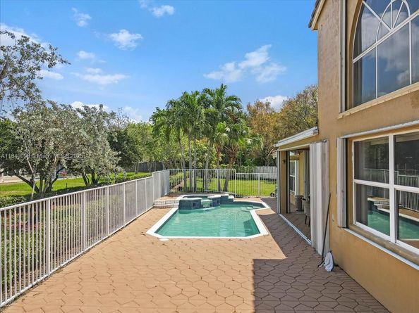 13063 NW 11th Ct, Sunrise FL 33323