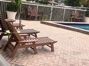 2000 NE 135th St 601, North Miami FL 33181