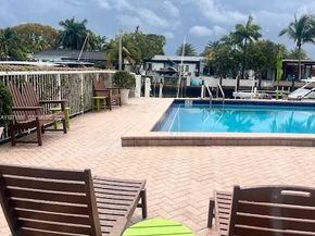 2000 NE 135th St 601, North Miami FL 33181