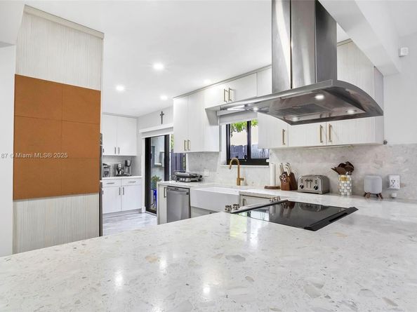 16039 Fairway Ln 113, Weston FL 33326