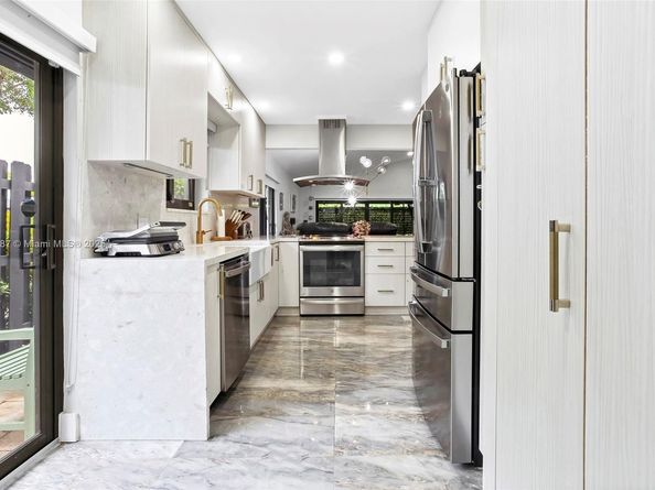 16039 Fairway Ln 113, Weston FL 33326