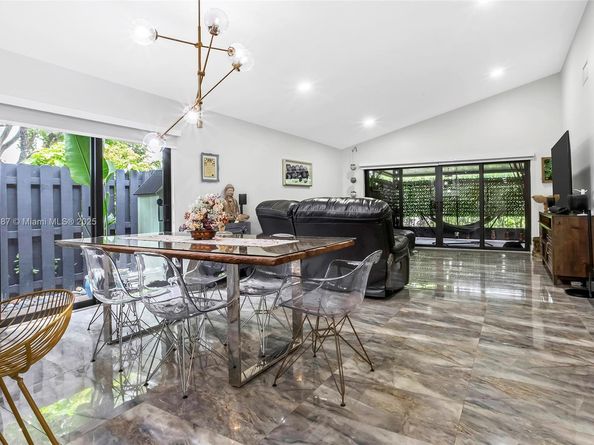 16039 Fairway Ln 113, Weston FL 33326