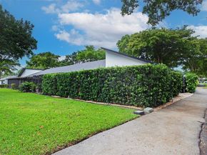 16039 Fairway Ln 113, Weston FL 33326