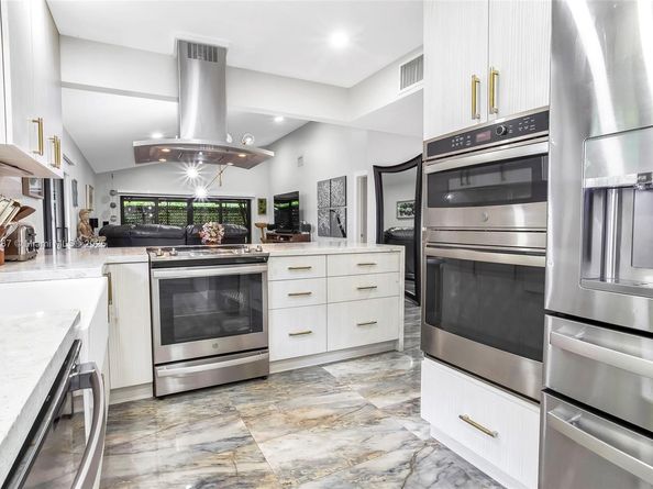 16039 Fairway Ln 113, Weston FL 33326