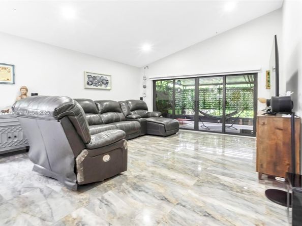 16039 Fairway Ln 113, Weston FL 33326