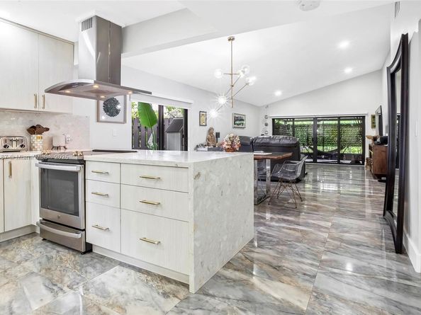 16039 Fairway Ln 113, Weston FL 33326