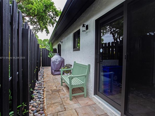 16039 Fairway Ln 113, Weston FL 33326