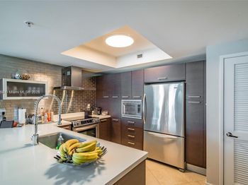 250 Sunny Isles Blvd