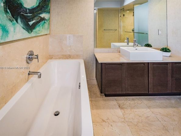 250 Sunny Isles Blvd 31203, Sunny Isles Beach FL 33160
