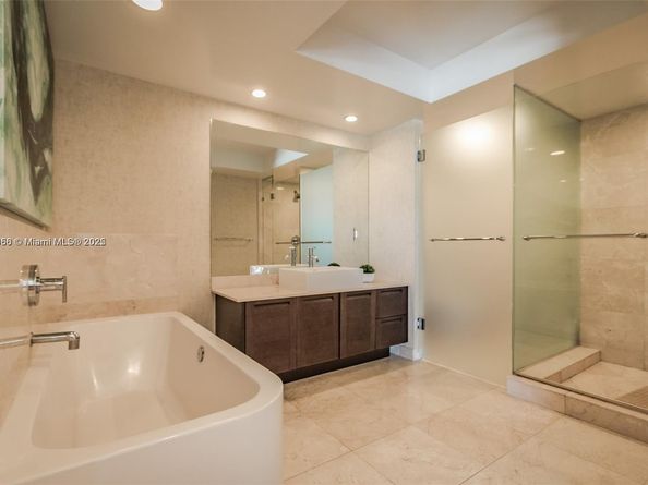 250 Sunny Isles Blvd 31203, Sunny Isles Beach FL 33160