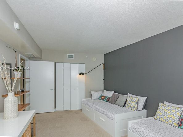 250 Sunny Isles Blvd 31203, Sunny Isles Beach FL 33160
