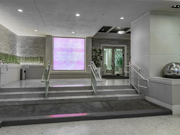 250 Sunny Isles Blvd 31203, Sunny Isles Beach FL 33160