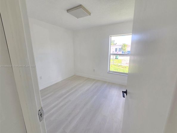 21421 NW 39th Ave, Miami Gardens FL 33055