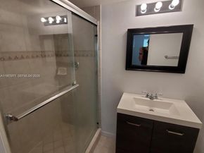 10456 NW 10th St 105, Pembroke Pines FL 33026