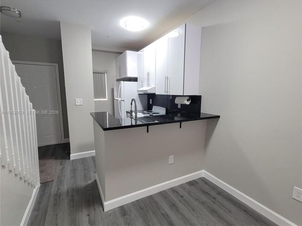 853 SW 2nd St 207, Miami FL 33130