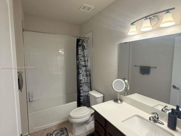 1037 NW 5th St, Florida City FL 33034