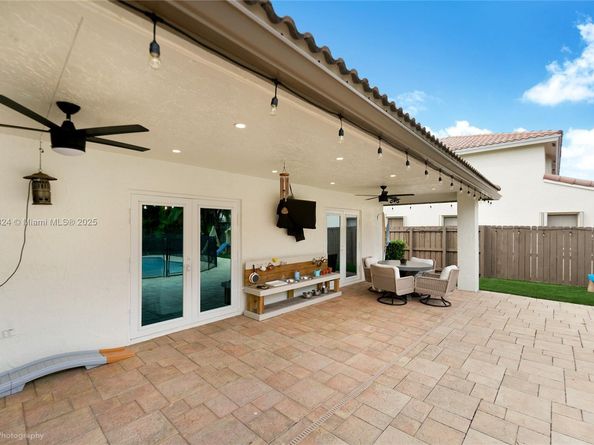 5340 Lancelot Ln, Davie FL 33331