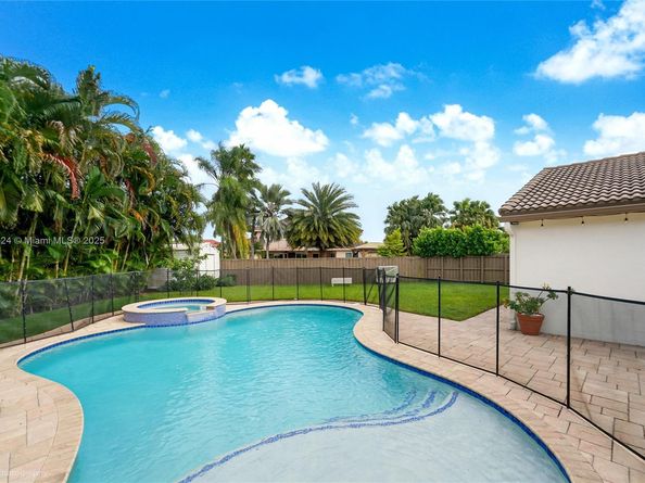 5340 Lancelot Ln, Davie FL 33331