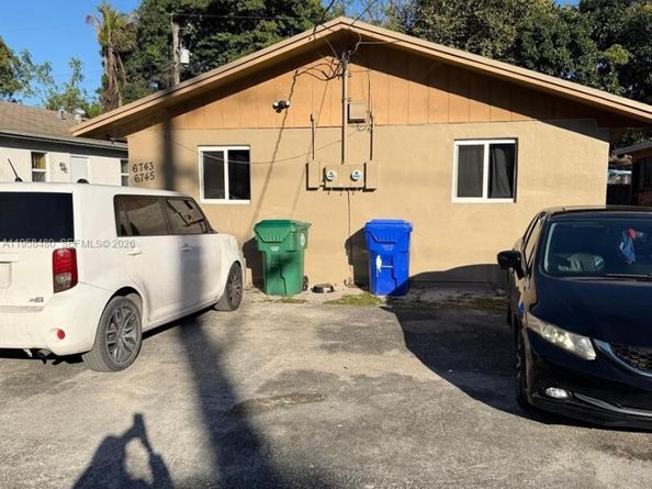 6745 NW 4th Ct, Miami FL 33150