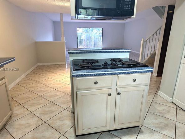 11572 NW 2nd St, Plantation FL 33325