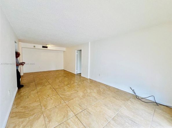 1300 SW 122nd Ave 3102, Miami FL 33184