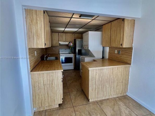 1300 SW 122nd Ave 3102, Miami FL 33184