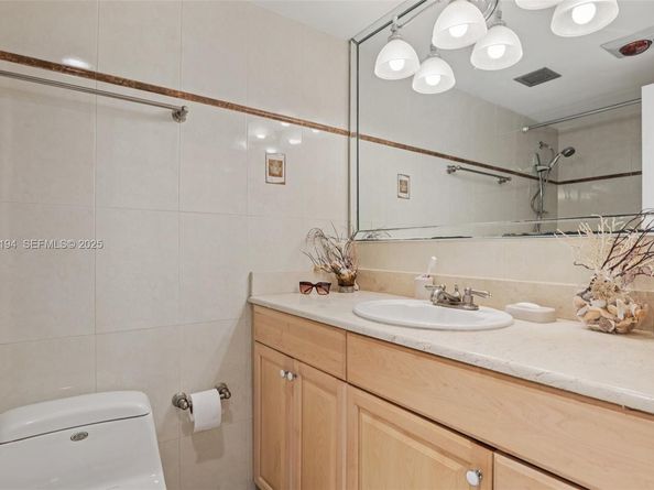 1965 S Ocean Dr 16A, Hallandale Beach FL 33009